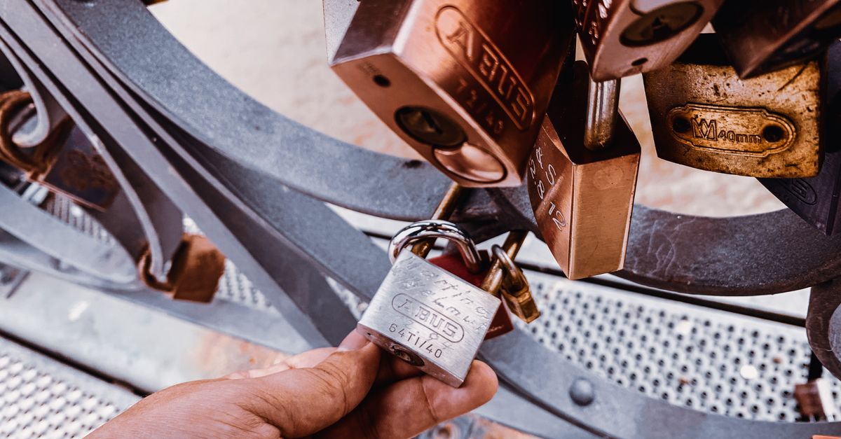locksmith service technician — Carl Locksmith