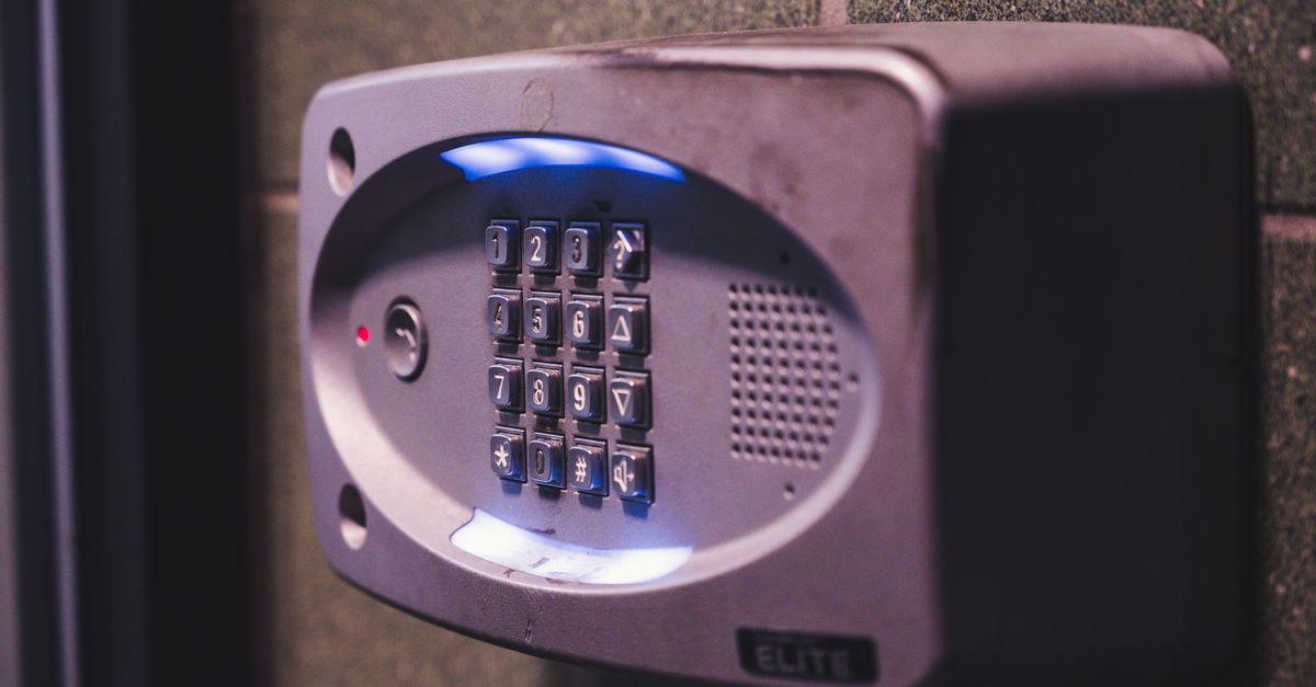 Keypad and App-Controlled Locks: Choosing the Right Smart Door Lock Installation for Your Lifestyle — Carl Locksmith